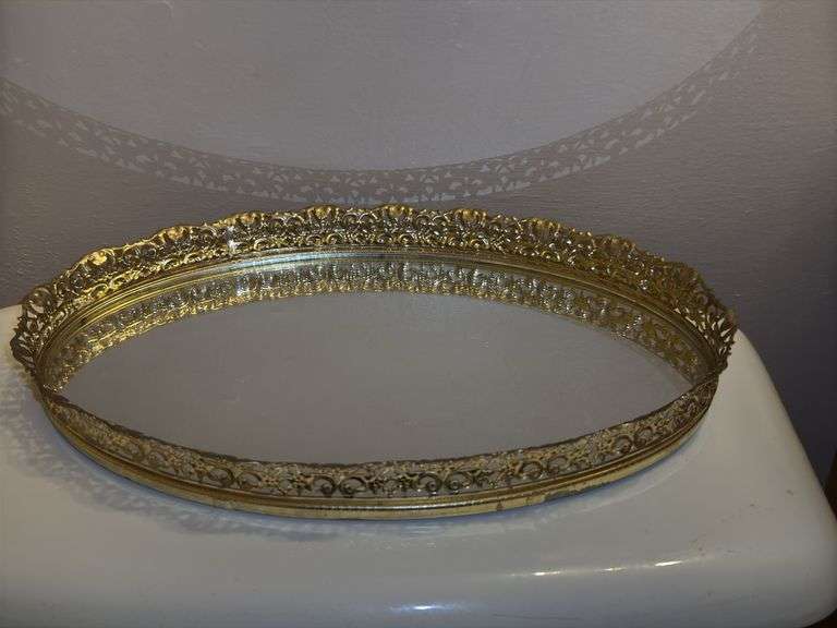 Oval vanity mirror