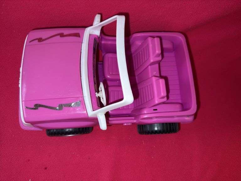 Barbie Jeep, Barbie dolls, & small dolls