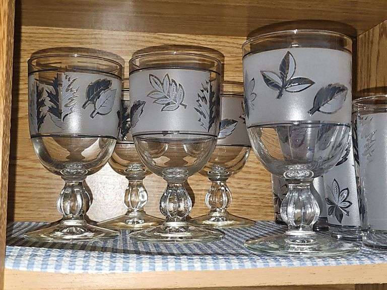 Leaf patter drinking glasses