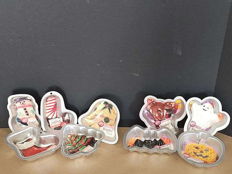 Wilton- personal size cake pans
