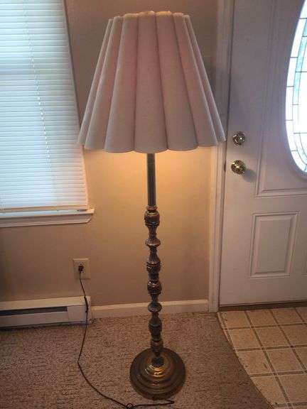 Floor lamp with shade
