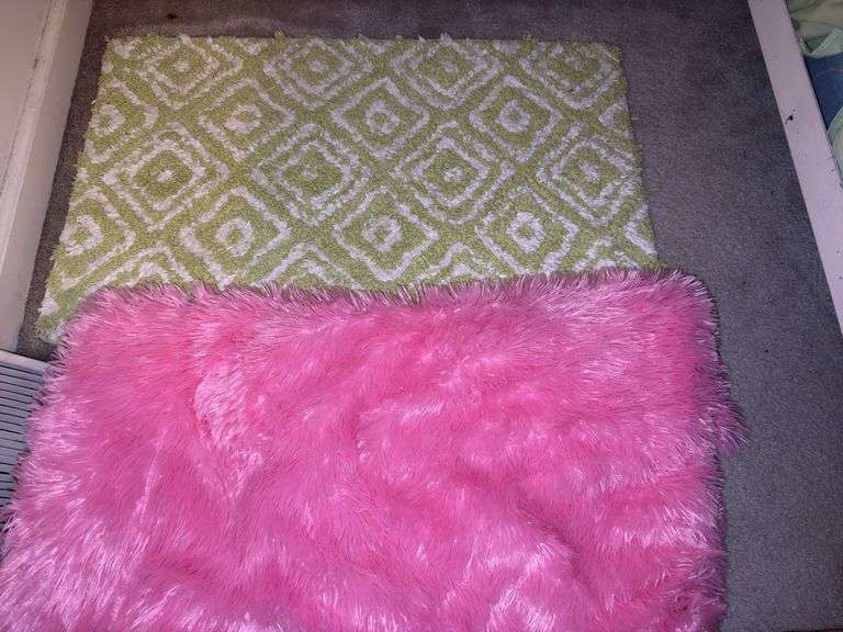 Tote of rugs