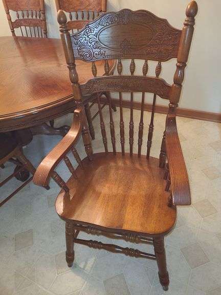 Solid wood dining table, 4 chairs, & 2 captain chairs