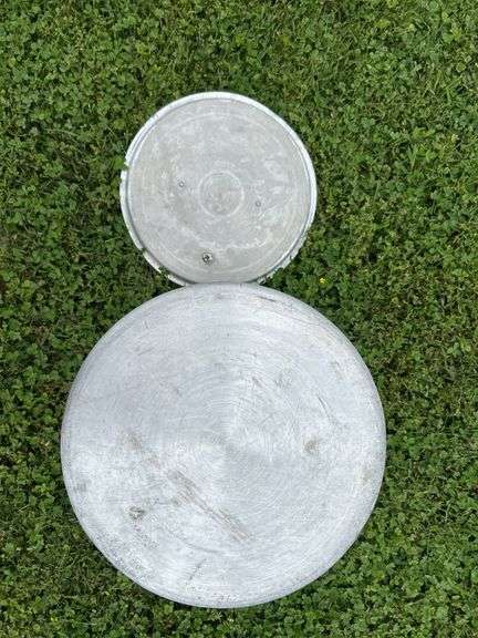 Aluminum pot with lid