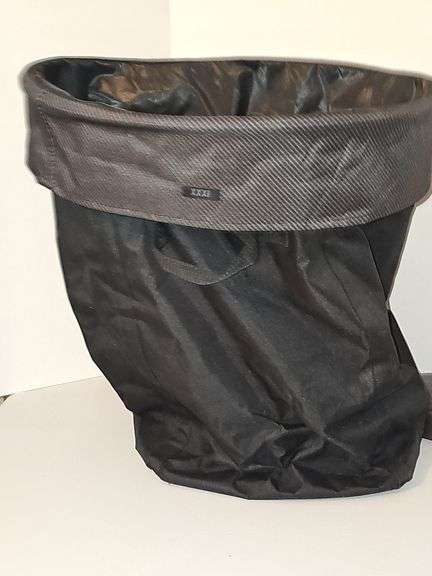 Close tote, toilet paper holder, & metal trash can.