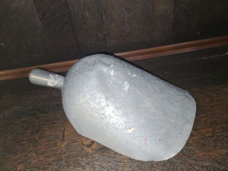 Metal ice scoop
