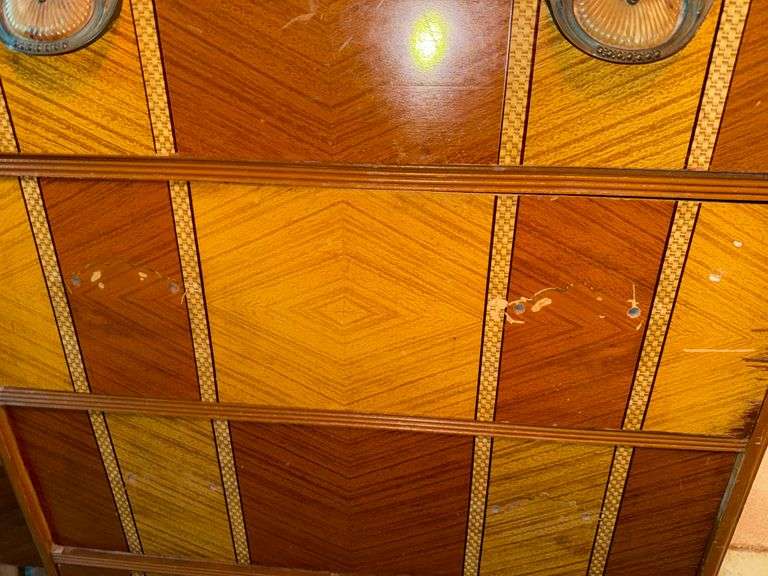 Antique chest of drawers