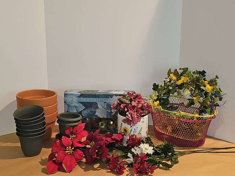 Flower pots & other misc decor