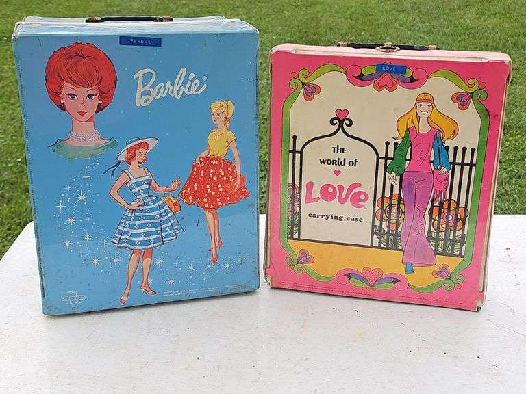 1964 & 1971 Barbie carrying case & contents