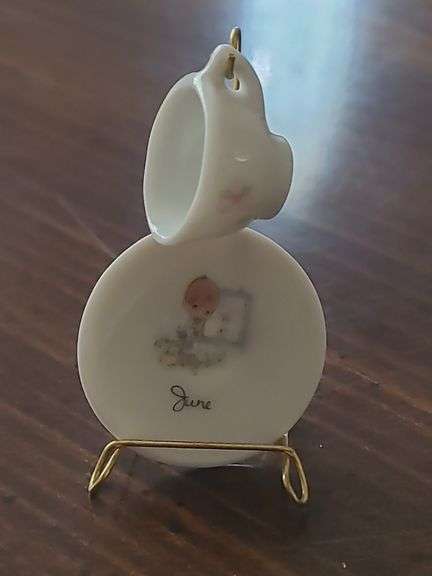 Minature Precious Moments figures & 2 mini books