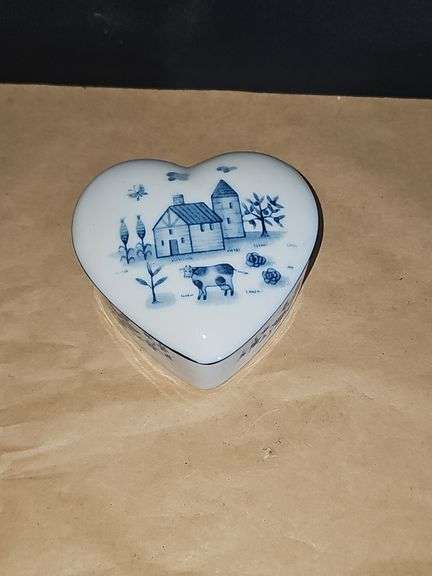 Blue & white porcelain jewelry box & blue and white porcelain watering can