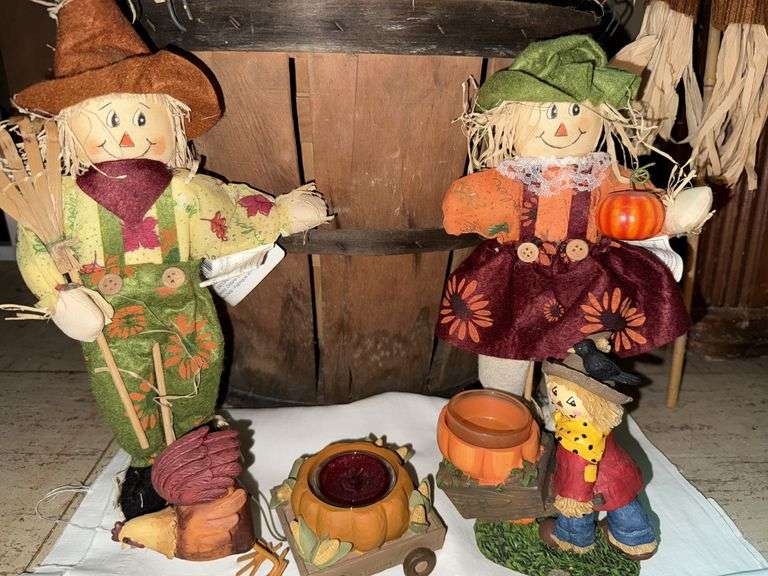 Produce baskets, linens & fall decorations
