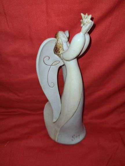 3 Angel figurines.