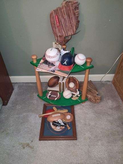 Baseball gl9ve, baseballs, baseball decore.