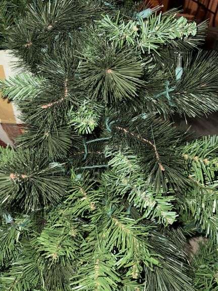 Large Christmas tree - 7ft