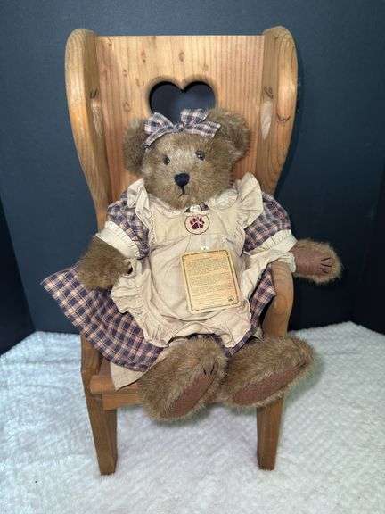 Vintage Wood Heart Cutout Doll / Teddy Bear Wooden Chair & Boyds Bear
