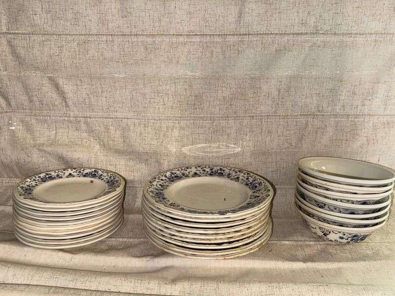 The "Henry Ford Museum Collection" Sald Plates, Bowls & Bread Plates