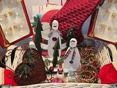 Christmas books & decor