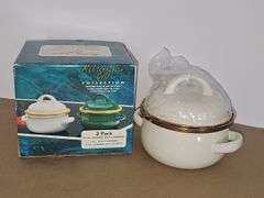 .5 Qt white covered soup Casserole pan