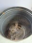 Metal tin can with lid