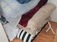 Quilt, Blankets and Linens