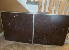 Folding table
