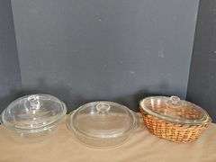 Pyrex bowls with lids & oval bowl with lid in basket
