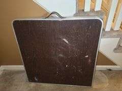 Folding table