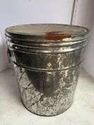 Metal tin can with lid