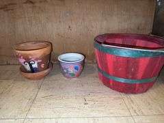 Gardening tools, flower pots & watering cans