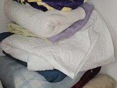 Quilt, Blankets and Linens