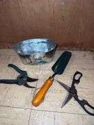 Gardening tools, flower pots & watering cans