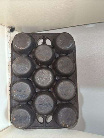 Cast iron muffin tin