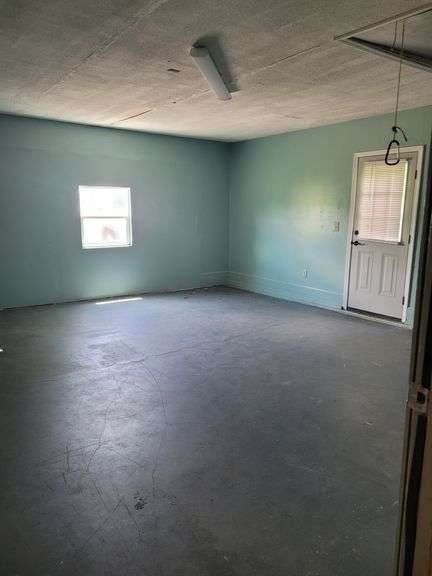 3 Bed 2 Bath Home - Perryville Rd 