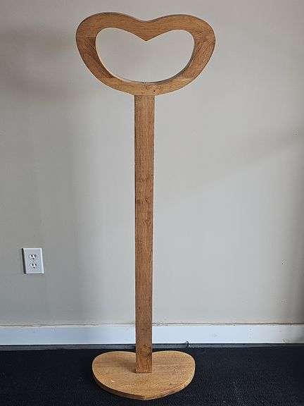 Heart-shaped quilt rack