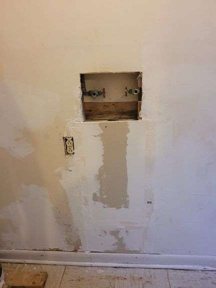 243 Lynnwood Dr. Versailles