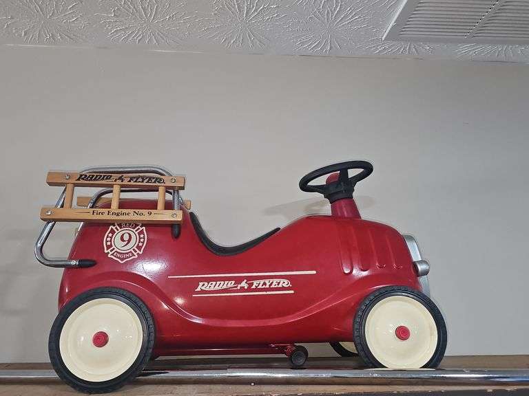 Vintage Radio Flyer Fire Engine No. 9 Ride 0n Metal Toy Truck