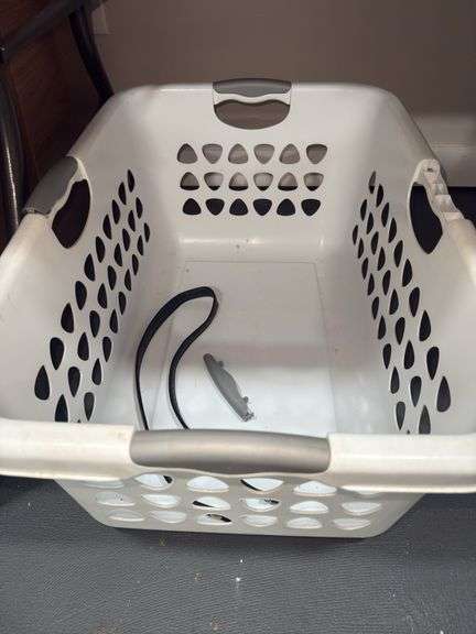 Basket & purses/hand bags