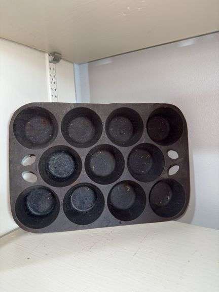 Cast iron muffin tin