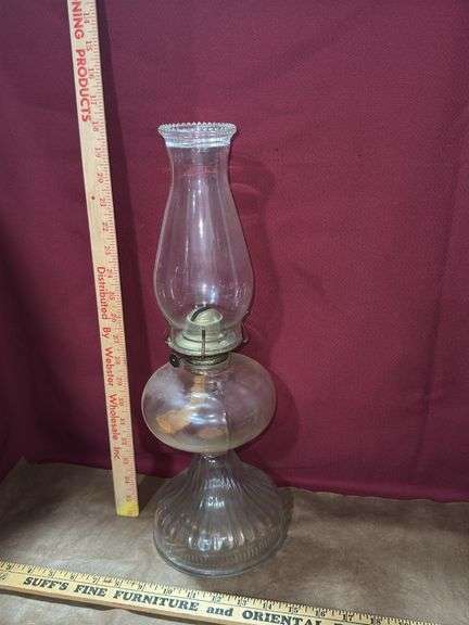 Oil lamp with chimney