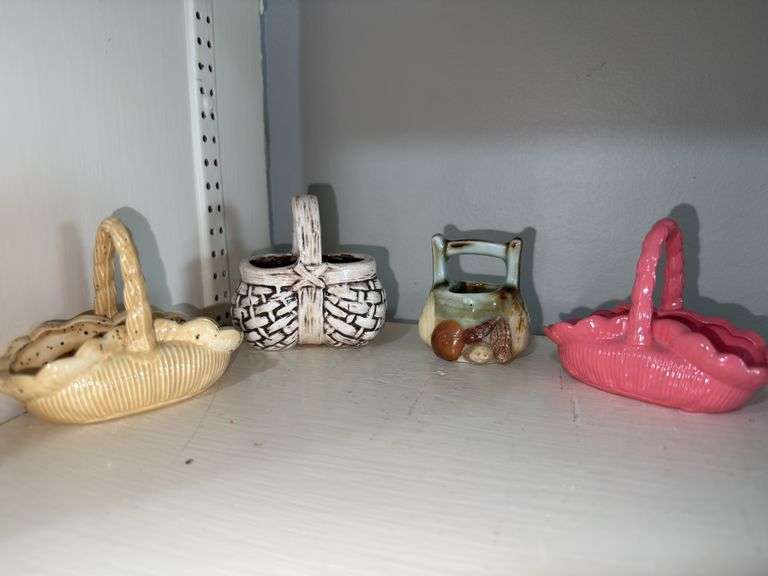 Small ceramic baskets