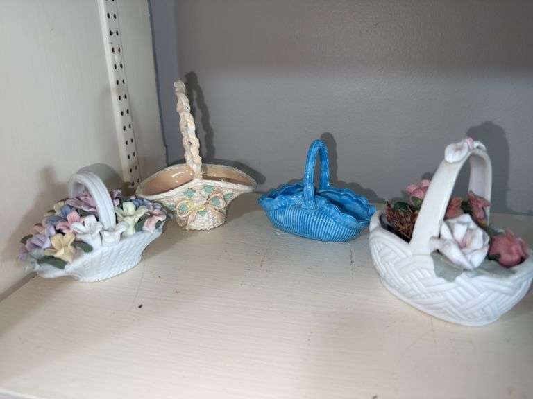 Small ceramic baskets