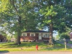 243 Lynnwood Dr. Versailles