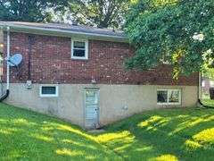 243 Lynnwood Dr. Versailles