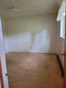 243 Lynnwood Dr. Versailles