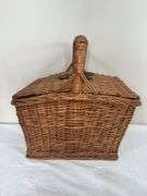 Wicker picnic basket