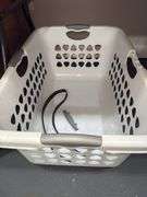 Basket & purses/hand bags