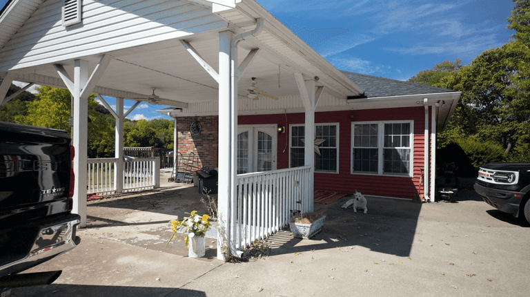 8.5 Acres with 3 Bed 2 Bath House