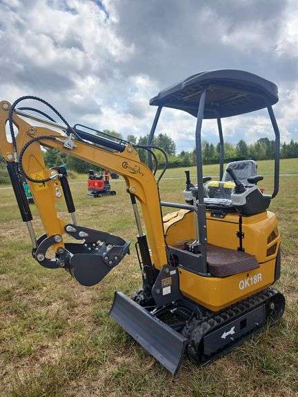 CFG Industrial QK18R Mini Excavator