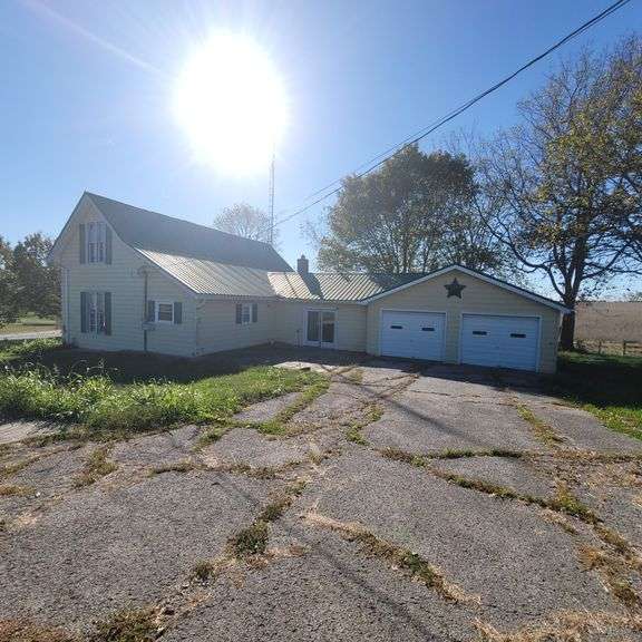 The Eugene & Roberta Hourigan Estate - Former Tractor Dealership Property - Gravel Switch KY